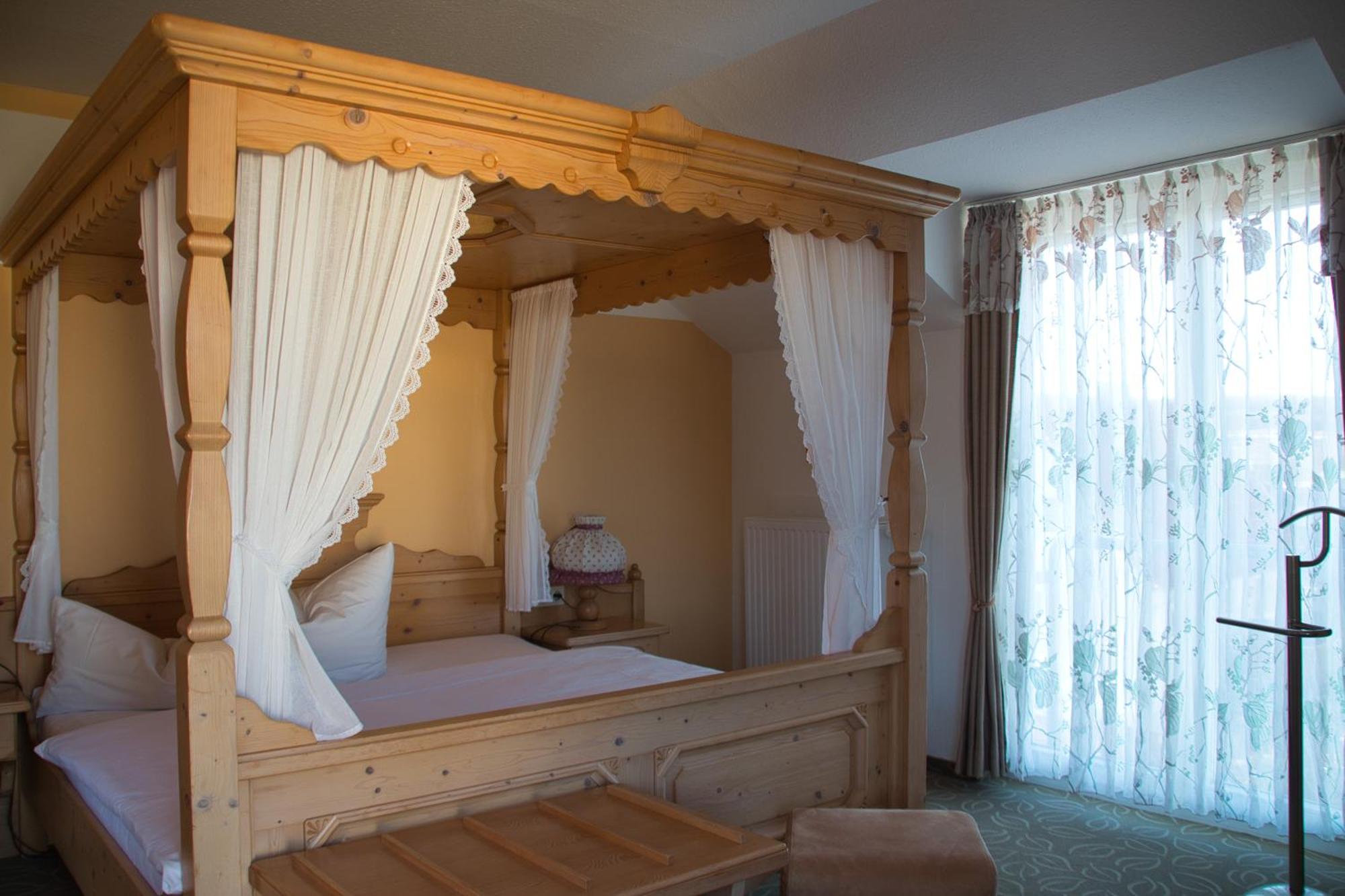 Hotel Quellenhof ซาลซ์กิทเทอร์ ภายนอก รูปภาพ